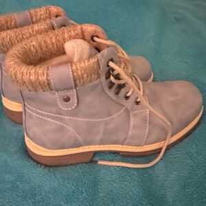 ANJOU Womens Cozy Faux-Fur Lined Ankle Boots in Light Blue